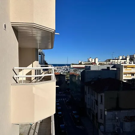 2 Pièces Gare Proche Port Appartamento